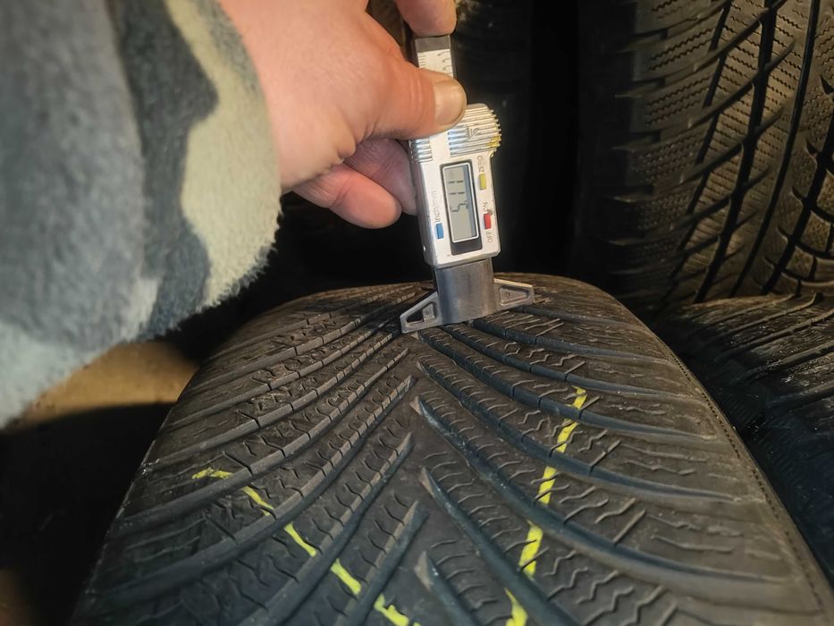 Opony zimowe uzywane 225 55 R17 Michelin 2022, 2020 rok 4 sztuki z159