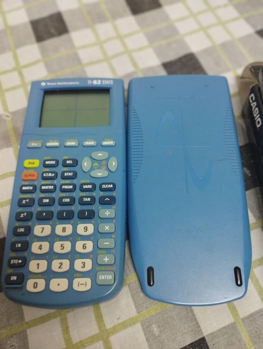 Calculadora Gráfica Texas Instruments Ti-82 STATS + CASIO científica