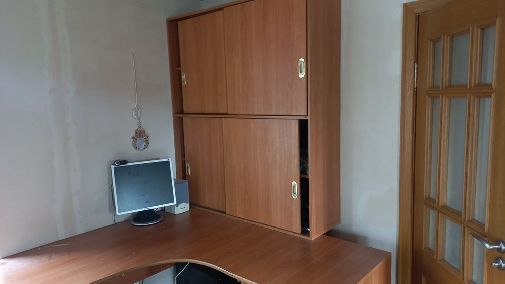 Рабочее место для офис-менеджера. Размеры высота 75, длина 2000*1650 м