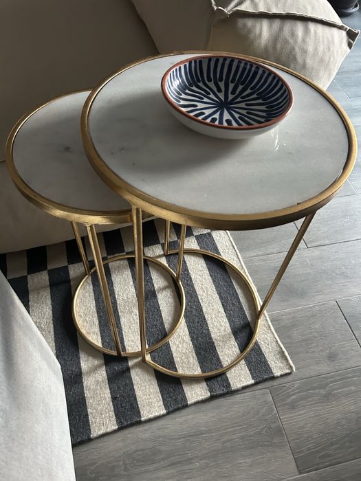 2 Mesas de apoio em marmore, dourada