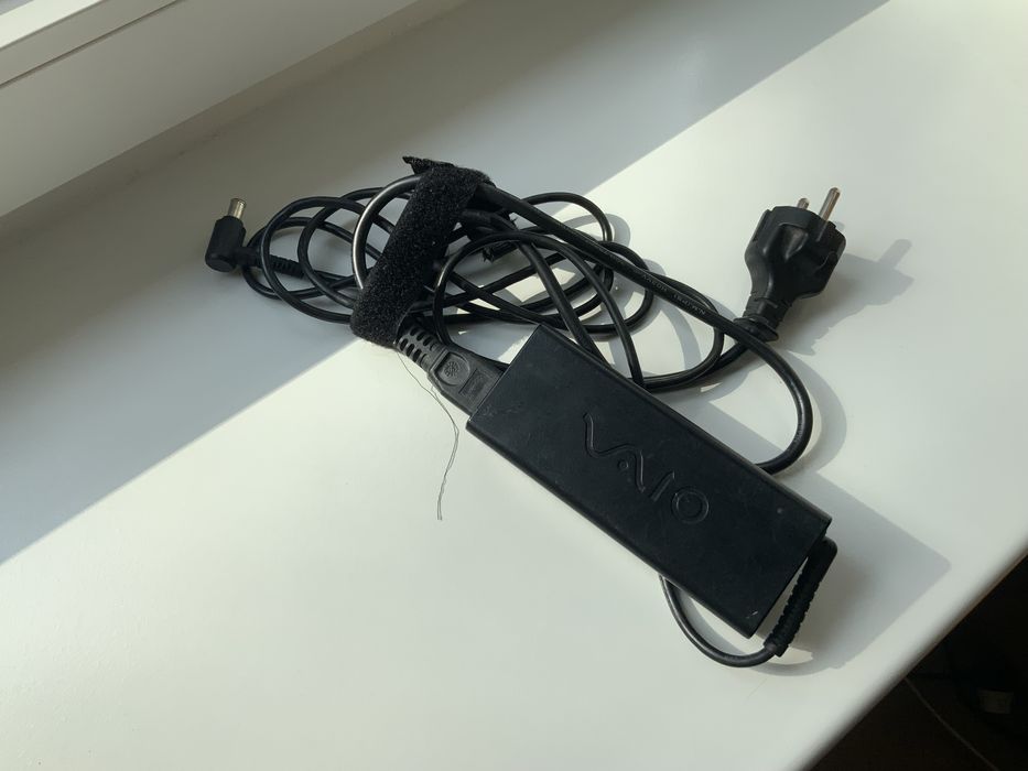 Зарядне блок живлення sony 19,5v.  Vgp-ac19v26