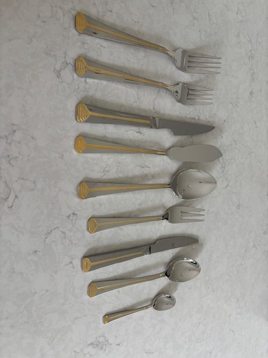 Faqueiro NOVO 18/10 – 113 peças – 12 pessoas – com mala