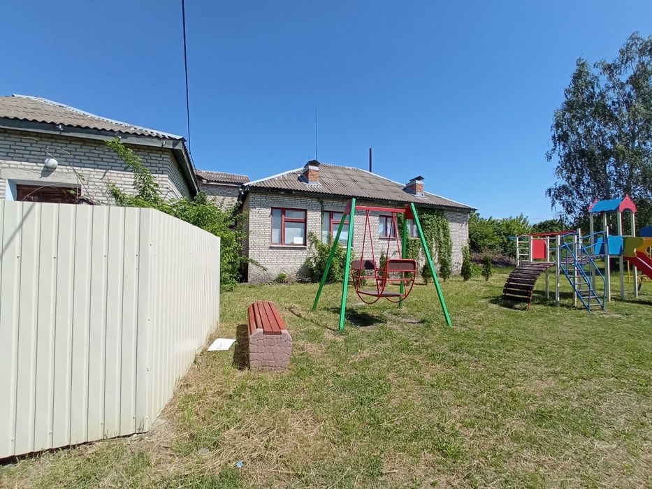 Продам будинок під комерційну діяльність в селі Рижавка.