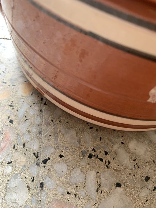 Tacho em barro pintado