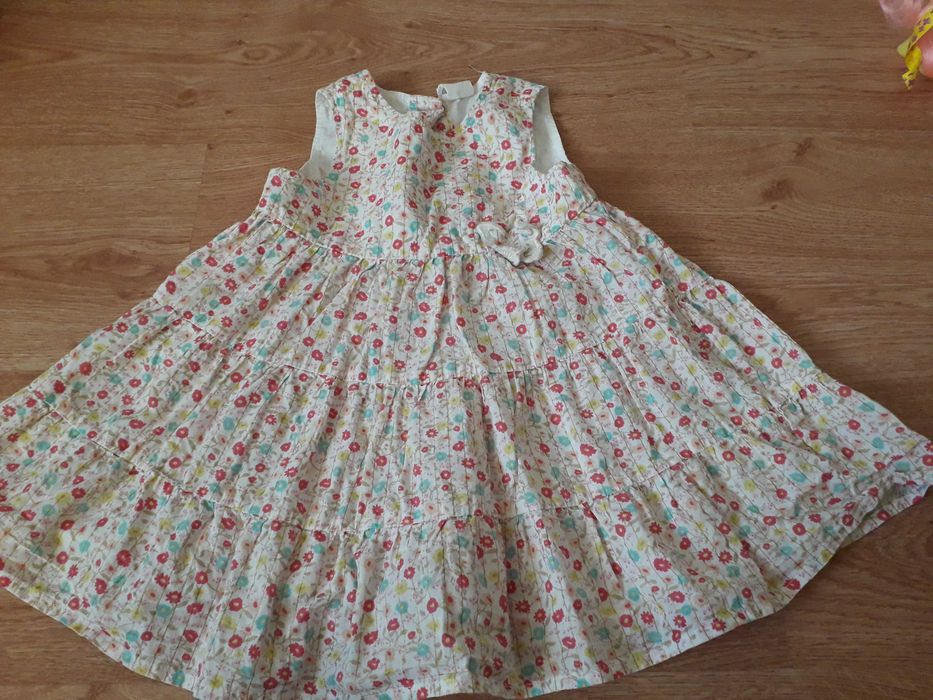 sukienka w kwiaty złota nitka H&M 80