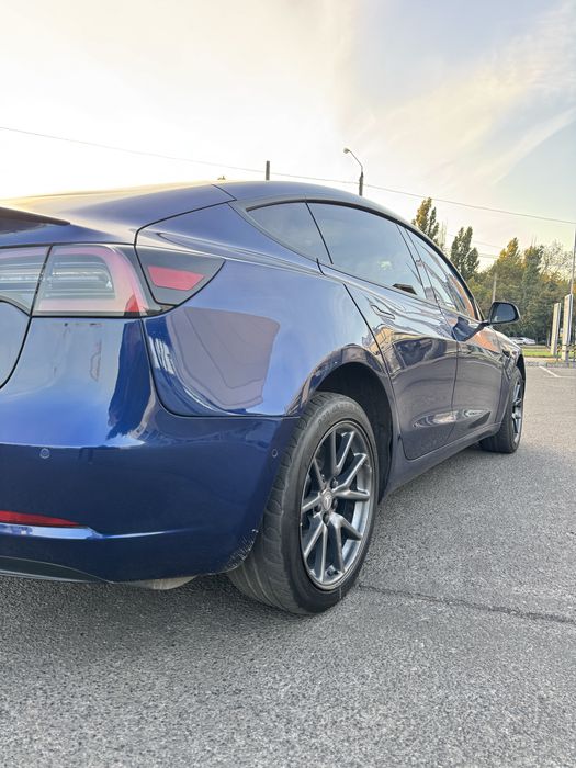 Tesla 3 21год 82.5 kw полный привод 460км
