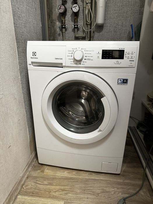Продам стиральную машину Electrolux EWS1064NAU