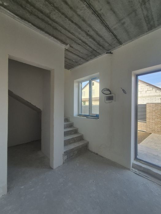 Продам дуплекс на Таращанському