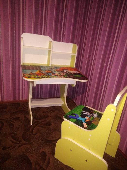 Стіл дитячий із стільцем