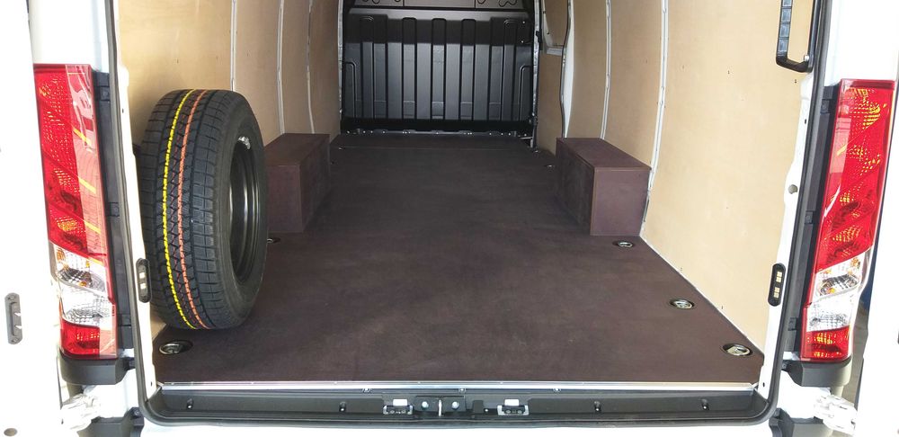 Zabudowa busa Iveco Daily, podłoga boki nadkola - montaż