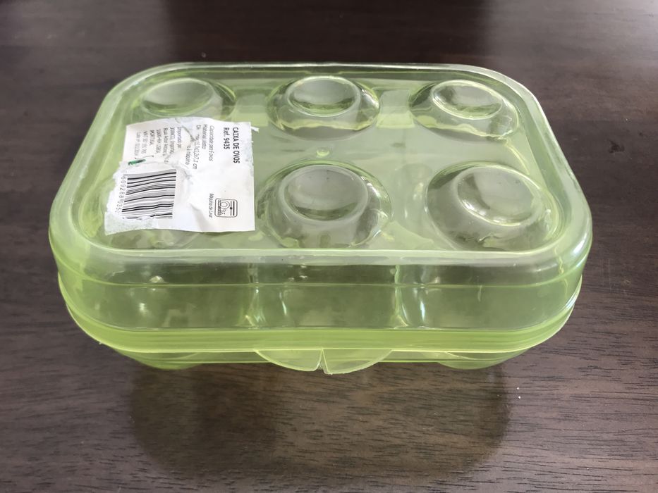 Caixa de plástico para guardar ovos (meia dúzia)