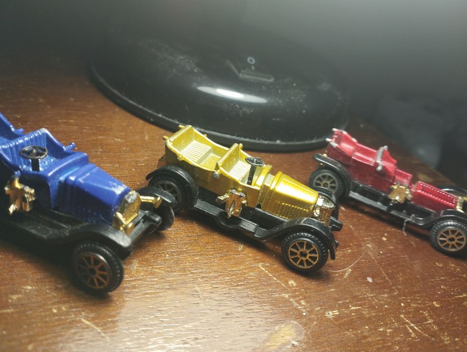 3 carros antigos
