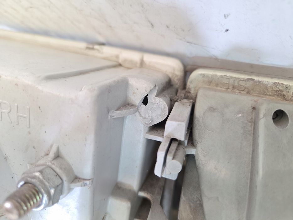 lampa przód prawa iveco daily i europa uszkodzony