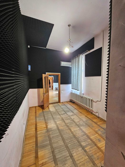 Оренда 2к квартири на вул. Руська42