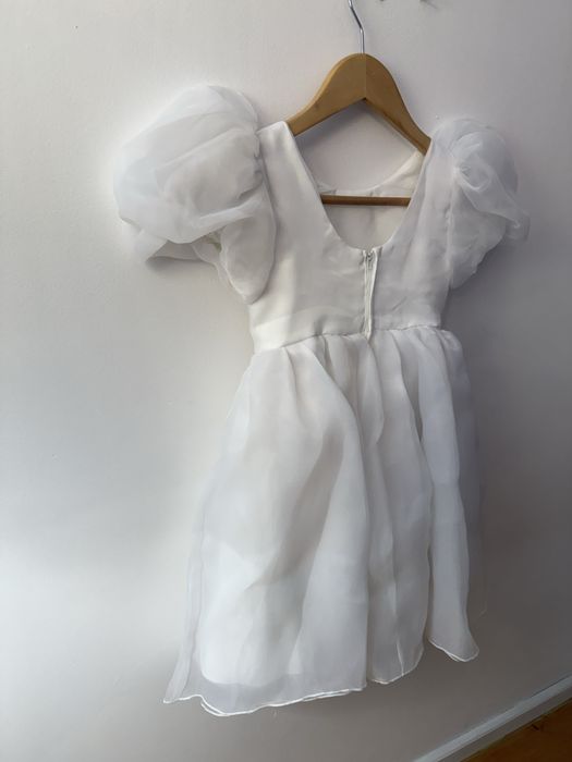 Біле плаття для дівчинки на 4-5 років