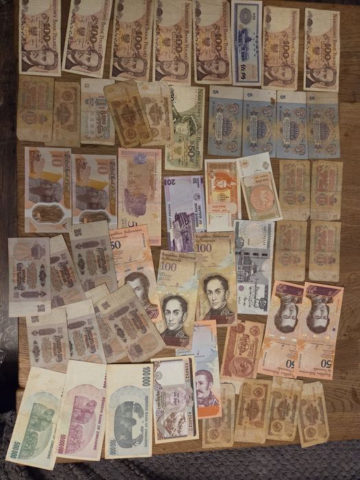 Różne banknoty 100 sztuk