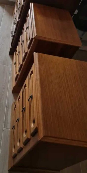 2 mesas de cabeceira