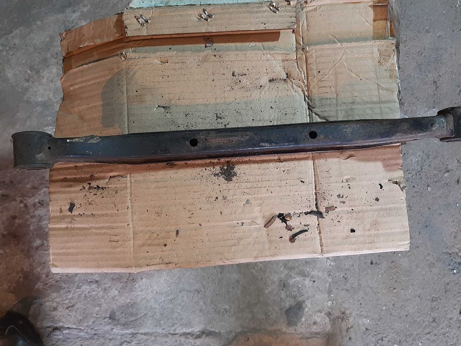 Важіль задній нижній підвіски б/у   NISSAN PRIMERA (P10)