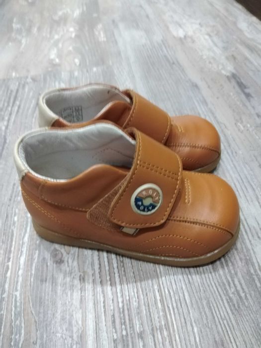 Calçado criança - pantufas, botas e ténis (tamanho 24/25)