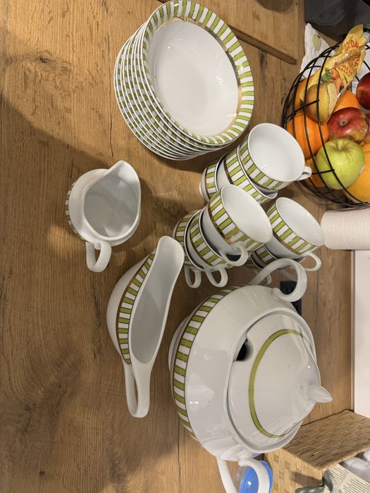 Zastawa - waza, filizanki miski sosjerka