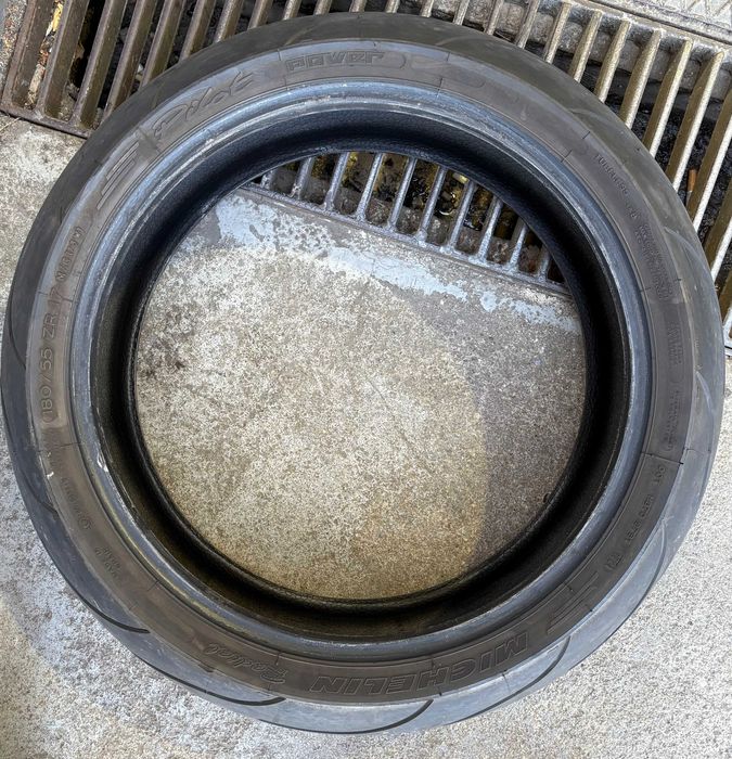 2 Pneus Michelin Pilot 30% desgaste 180/55 17 (Power) e 120/70 17 (Road 2)