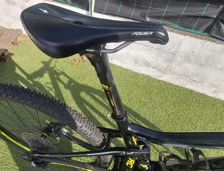 Bicicleta btt em carbono