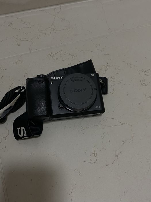 Sony Alpha A6000+Lente do Kit(16-50mm)+3 baterias adicionais!COMO NOVA