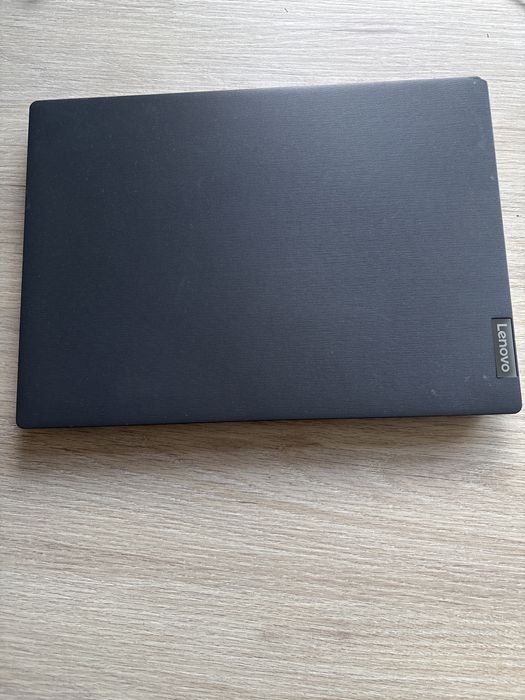 Portatil Lenovo V14 -