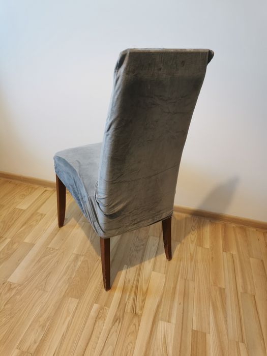 Sprzedam 4 używane drewniane krzesła z obiciem