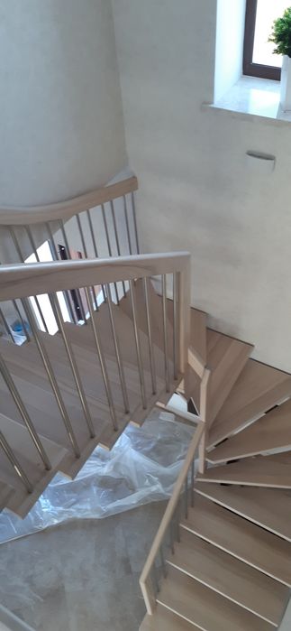 Сходи / Лестница.