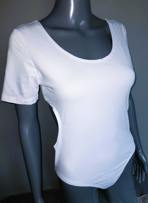 Białe body basic wycięte plecy