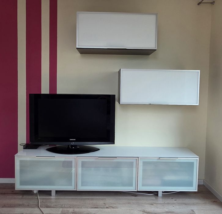 Zestaw (szafka RTV + 2 szafki wiszące)do sypialni/salonu