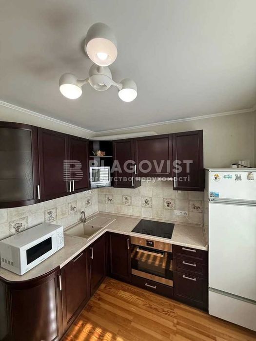 Продаж 2К квартири ст. м. Академмістечко 5 хв.пішого ходу.