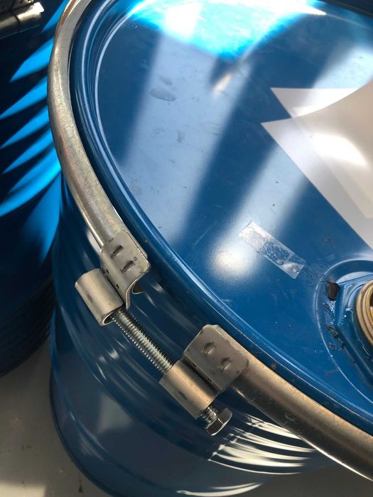 Bidões com tampa de cinta e bocal - 200 litros