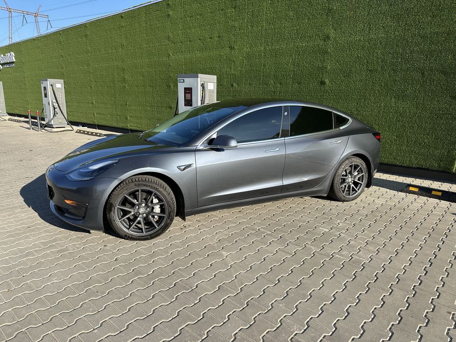 Tesla model 3 long range