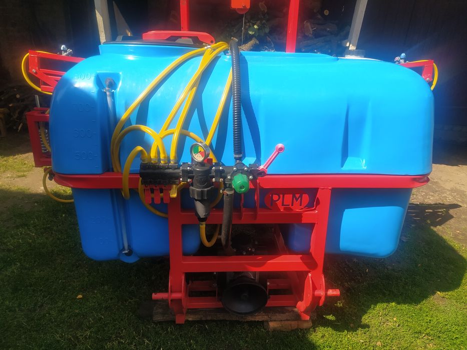 Продам оприскувач на 800л.захват 14м!