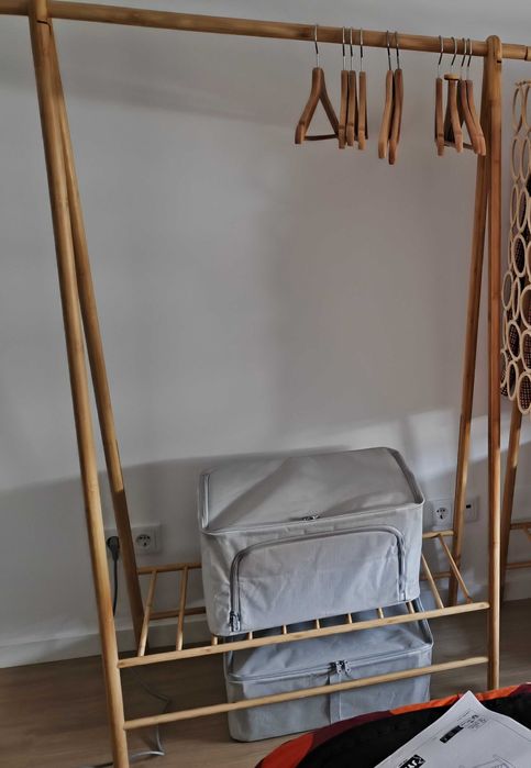 Suporte para Cabides / Charriot em Bambu JYSK (Vandsted) / Roupeiro - Como Novo