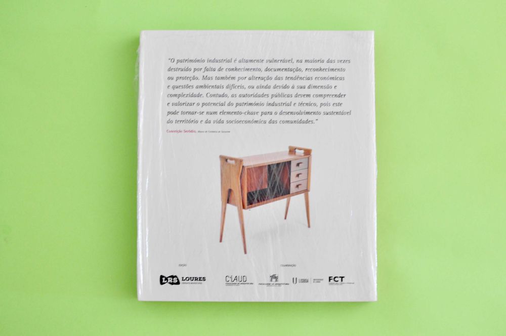 Livro Móveis Olaio (1886–1998); novo, ainda selado