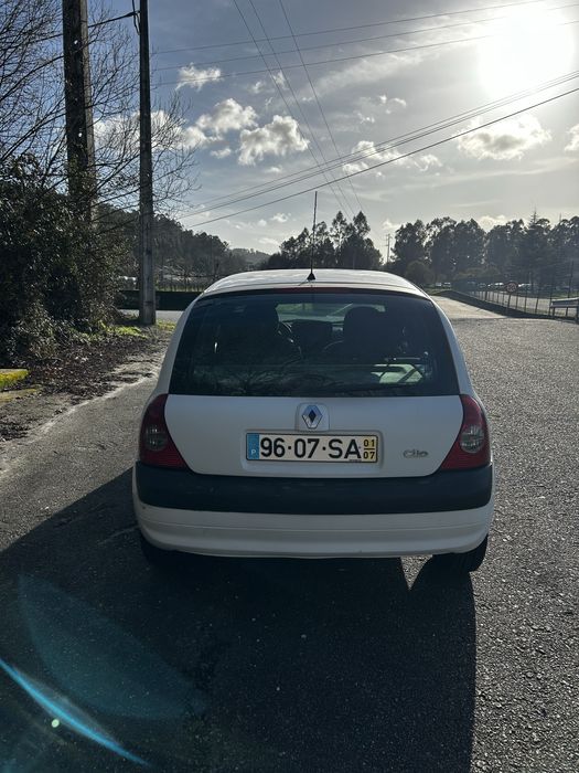 Renault Clio 1.6 Gasolina – 5 Portas – 2001 – Económico e Fiável