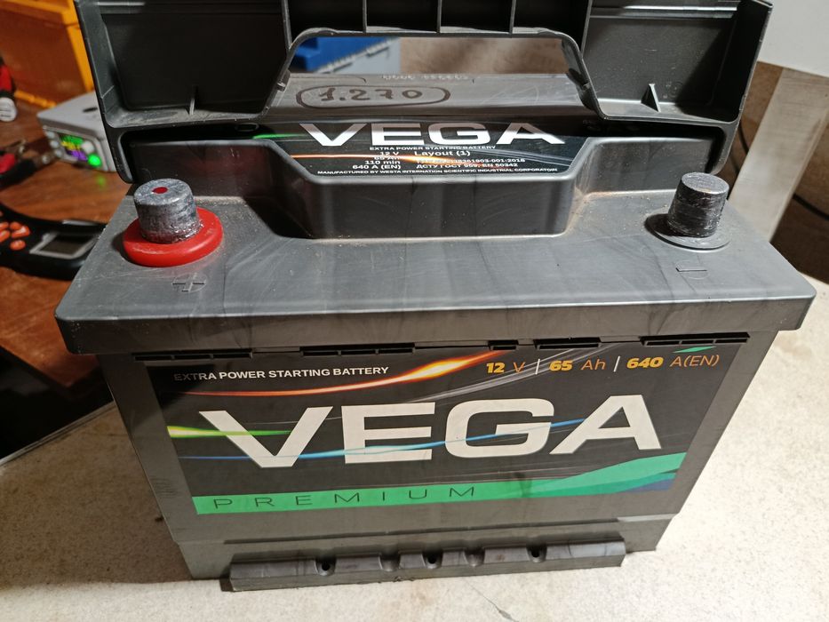 Аккумулятор автомобильный, б/у, 65а/ч, VEGA