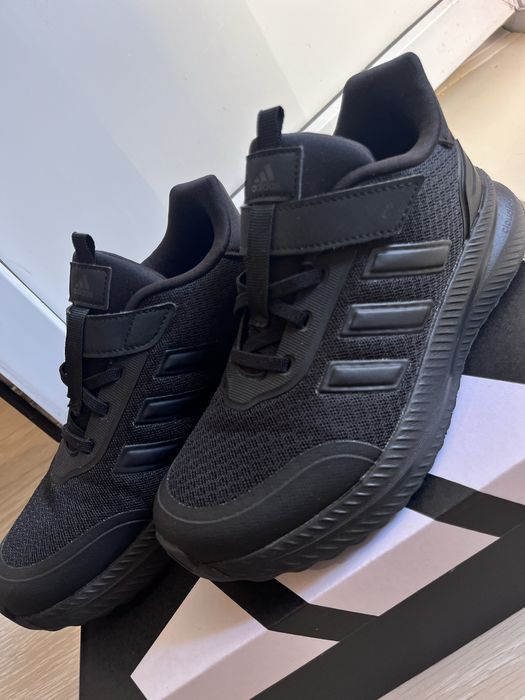Кросівки для хлопчика Adidas оригінал 35 розмір, 21.5 см