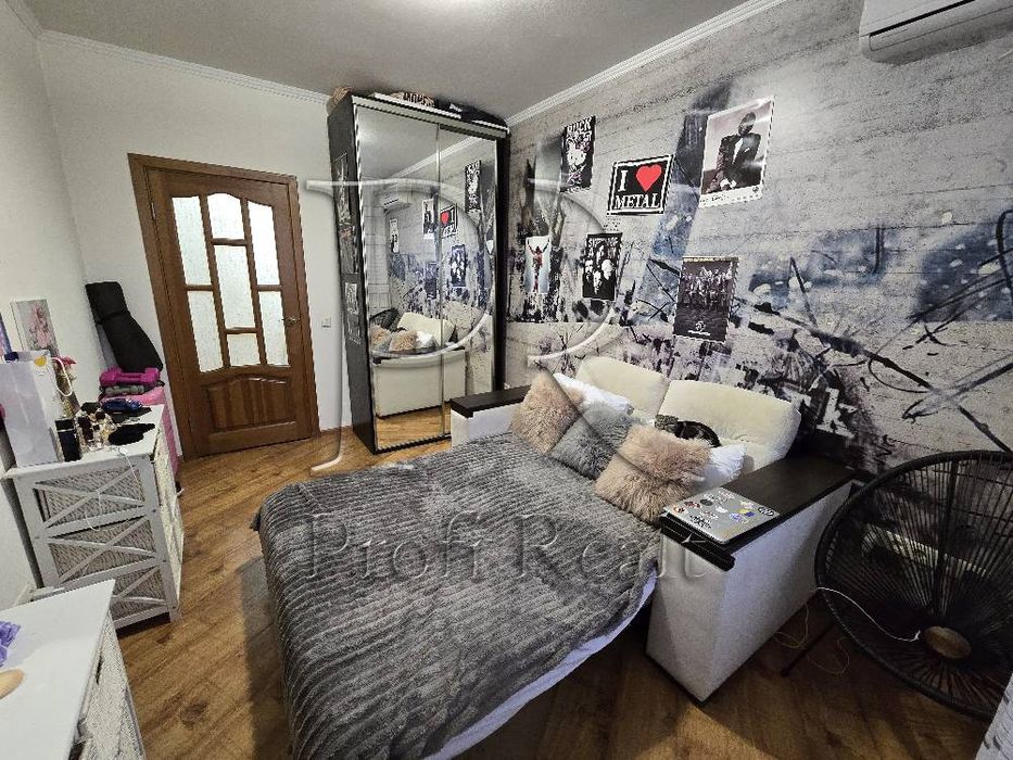 Продаж 2 кімн. квартири на Теремках вулиця Луценка 5