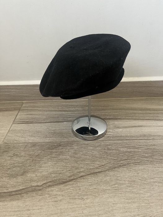 черный шерстяной берет