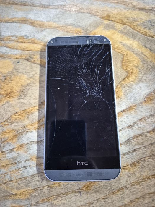 HTC one 8 бу телефон