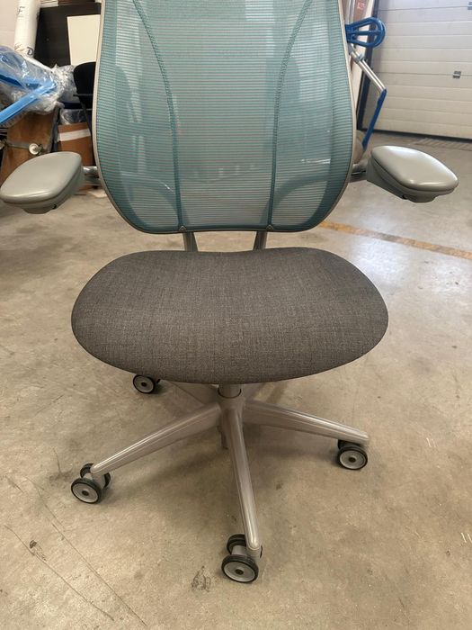 Cadeira operativa Humanscale modelo Liberty