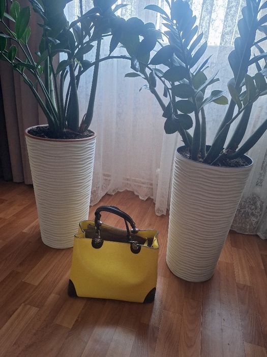 Жовта шкіряна сумка каркасна