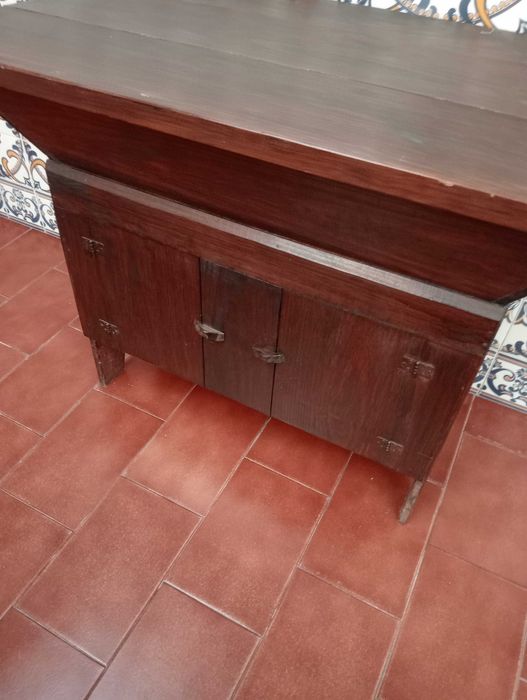 Vendo gamela com armário. Móvel antigo que servia para amassar pão/broa