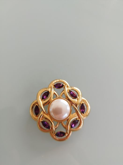Lindo broche  vintage Monet. Estado muito bom