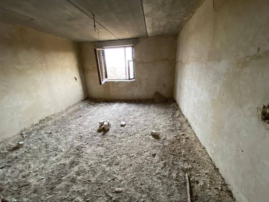 Продам Будинок поруч Озеро! Можна під базу Відпочинку.