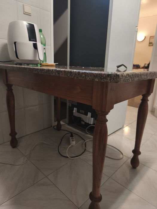 Mesa de cozinha e 4 cadeiras